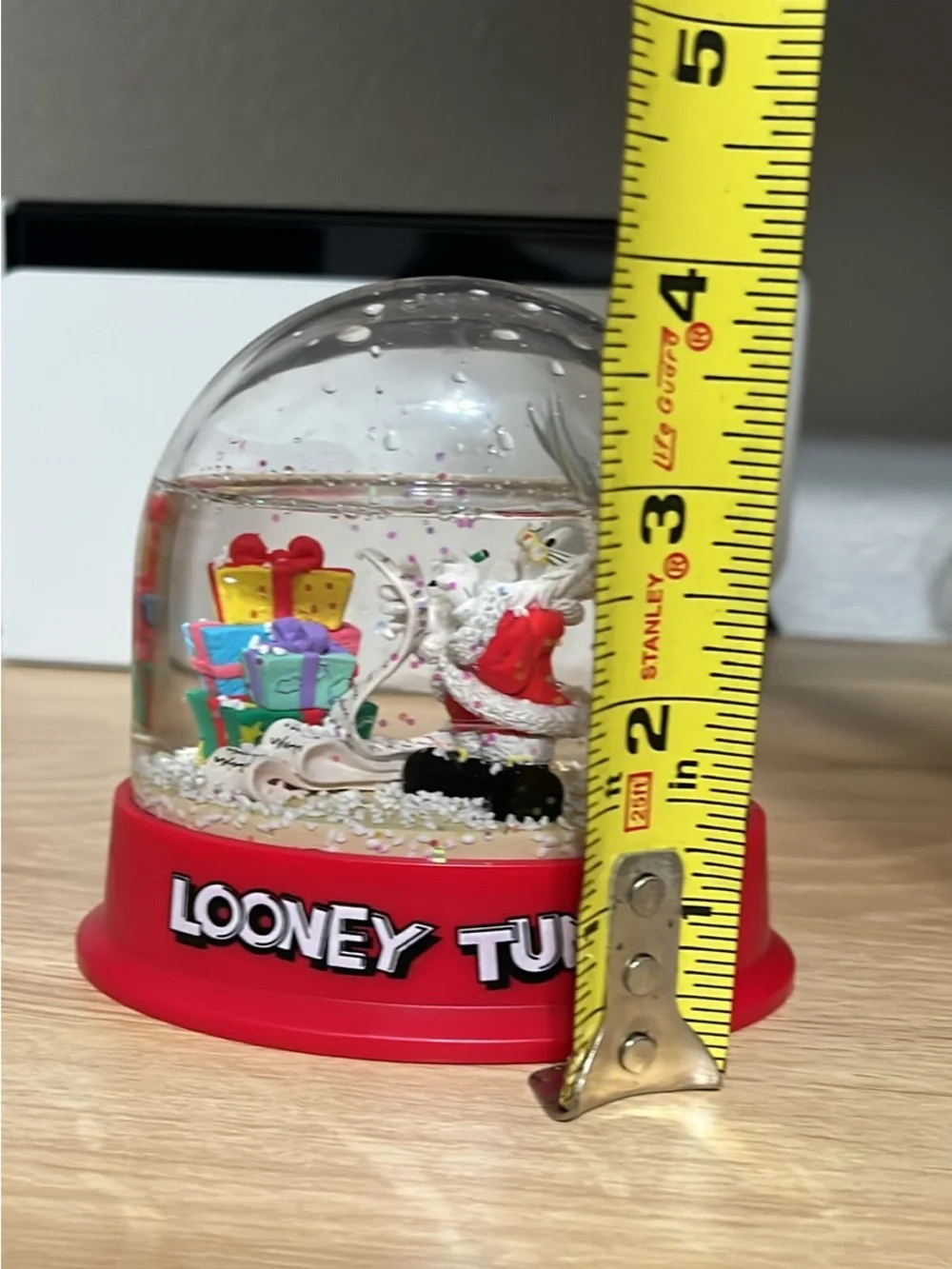 Vintage Christmas Looney Tunes bugs bunny snow globe